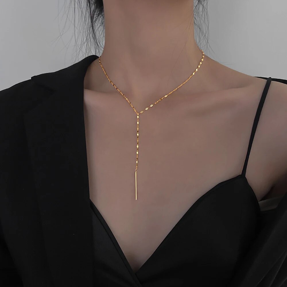 Glam Choker: Luxe Pendant Necklace